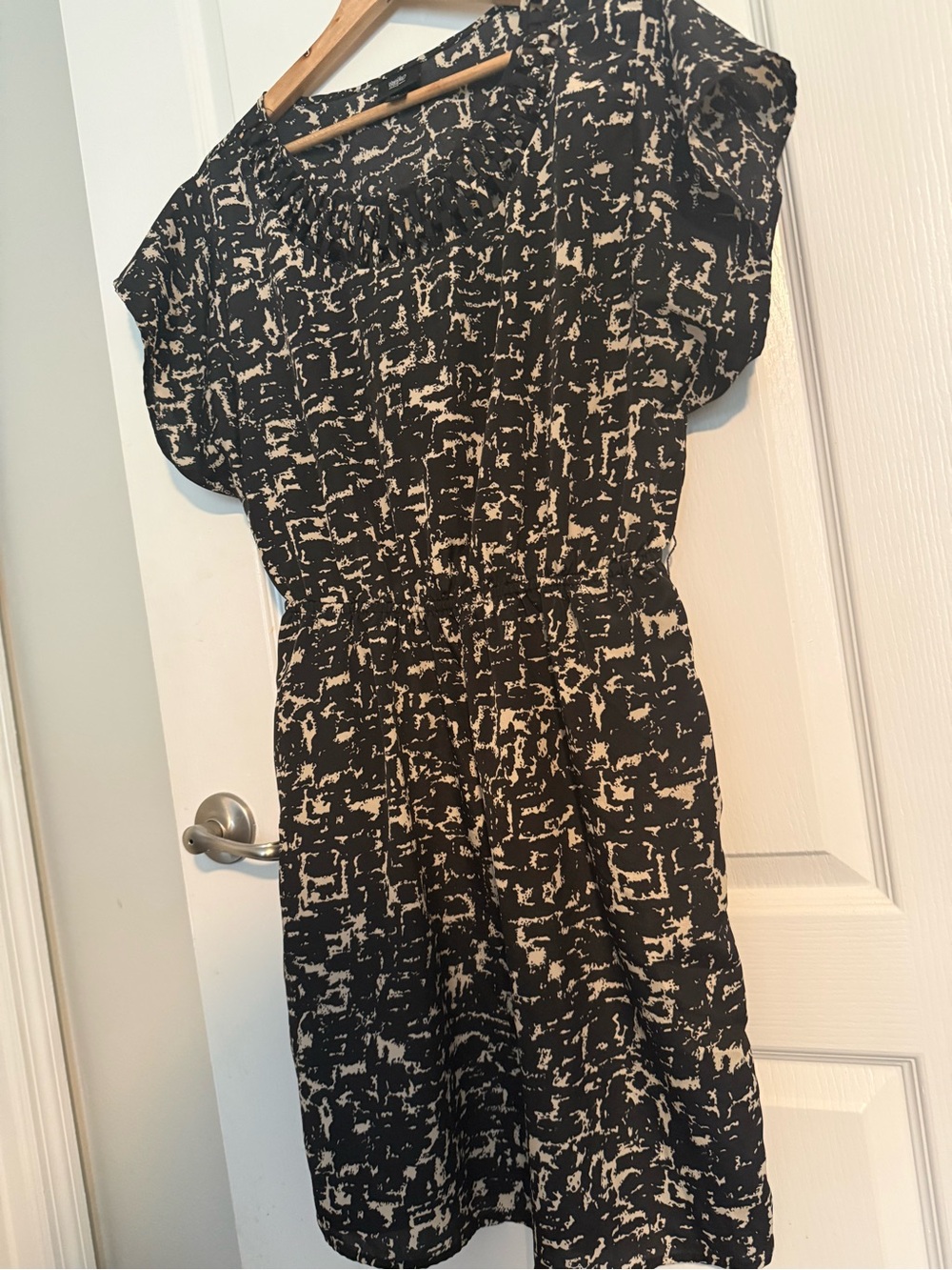 Black and Cream Abstract Print dress - Picture 5 of 7